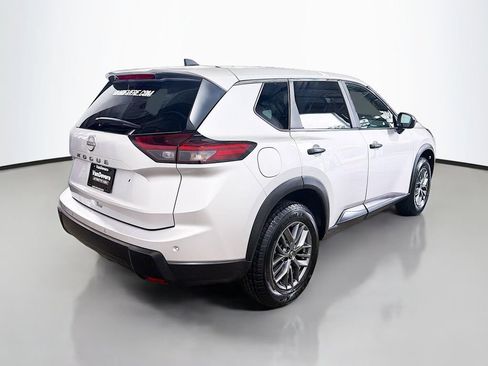 Used 2024 Nissan Rogue S FWD image 9