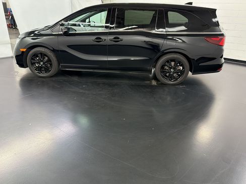 Certified 2024 Honda Odyssey Sport image 2