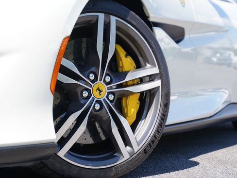 Used 2019 Ferrari Portofino RWD image 3