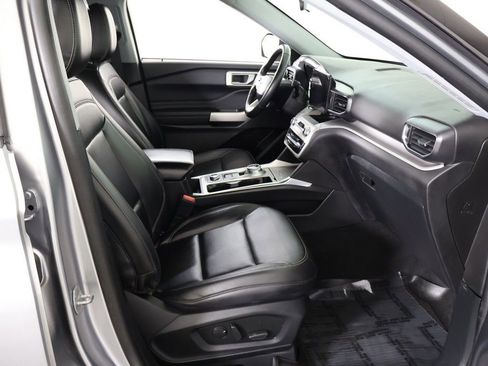Used 2023 Ford Explorer XLT w/ Equipment Group 202A AWD/4WD image 29