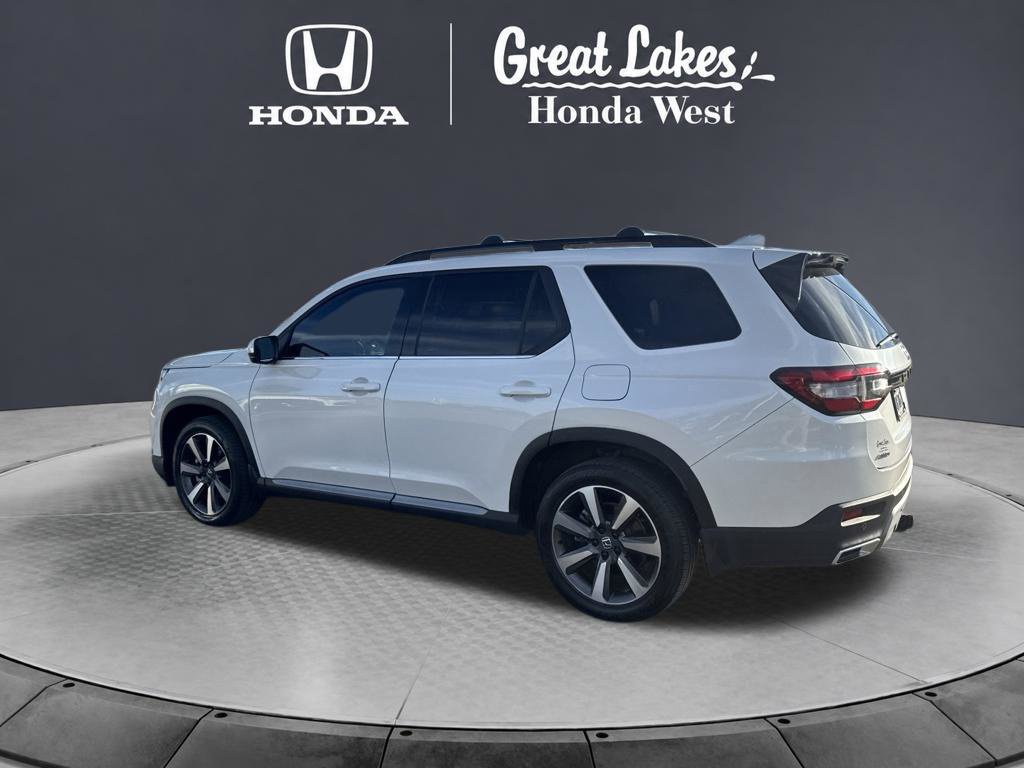 Used 2024 Honda Pilot Touring image 11