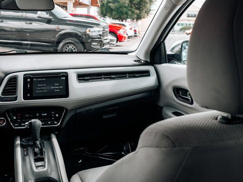 Used 2017 Honda HR-V EX image 22