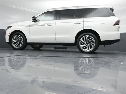 Certified 2025 Lincoln Navigator Reserve AWD/4WD image 43