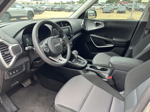 Used 2023 Kia Soul LX FWD image 9