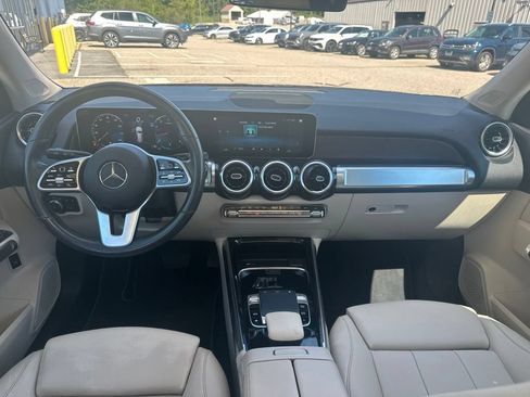 Used 2020 Mercedes-Benz GLB 250 4MATIC w/ Premium Package image 16