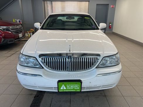 Used 2007 Lincoln Town Car Signature image 2