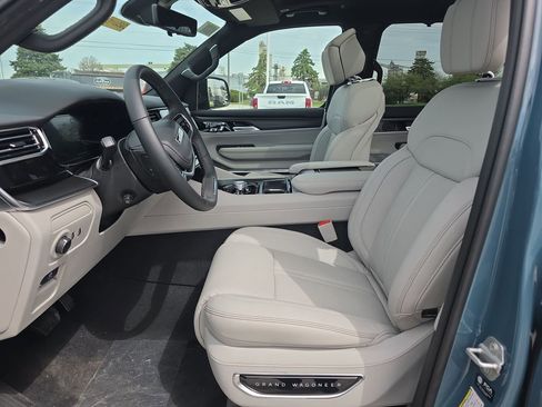 New 2026 Jeep Grand Wagoneer Summit AWD/4WD image 8