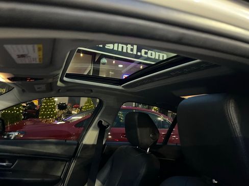 Used 2017 BMW 320i Sedan image 18