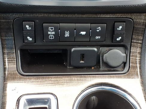 Used 2015 GMC Acadia SLT image 18