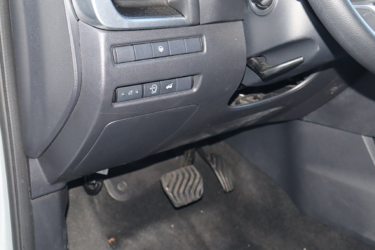 Used 2024 Nissan Rogue SV FWD image 22