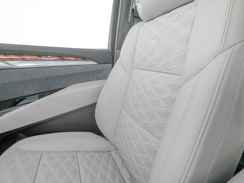 Used 2026 Cadillac Escalade Platinum Sport w/ LPO, Floor Liner Package image 31