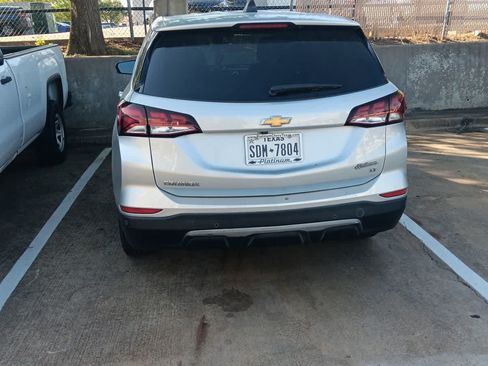 Used 2022 Chevrolet Equinox LT FWD image 2