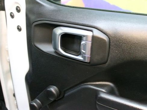 Used 2024 Jeep Wrangler Sport AWD/4WD image 9