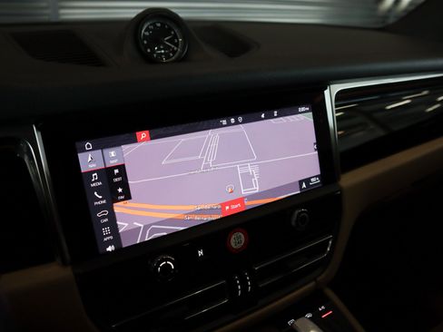 Certified 2026 Porsche Macan AWD/4WD image 21