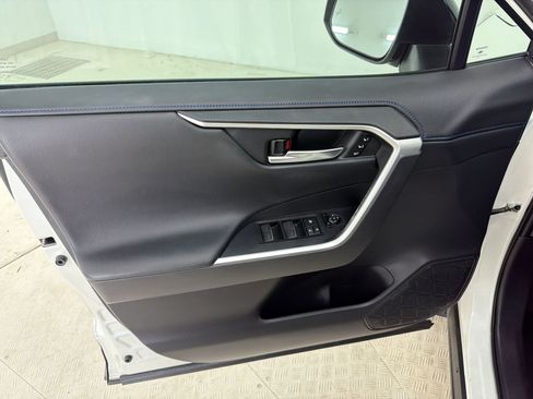 Used 2022 Toyota RAV4 XSE AWD/4WD image 13