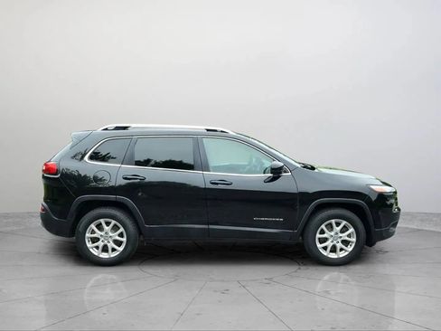 Used 2017 Jeep Cherokee Latitude w/ Cold Weather Group image 6