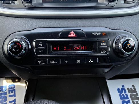 Used 2019 Kia Sorento AWD V6 image 25