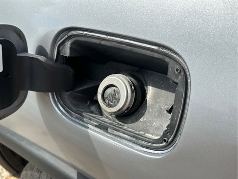 Used 2021 Jeep Grand Cherokee Limited image 16