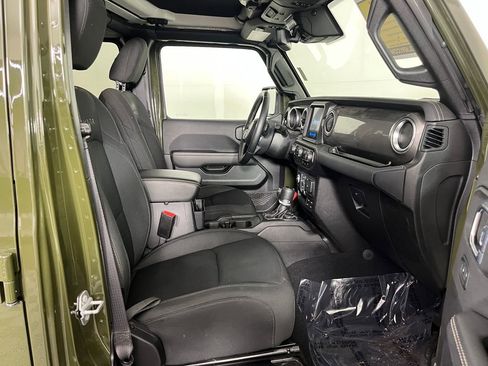 Used 2021 Jeep Wrangler Unlimited Sahara AWD/4WD image 17