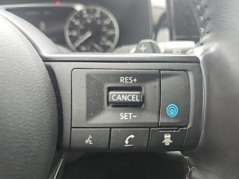 Used 2025 Nissan Pathfinder SV FWD image 30