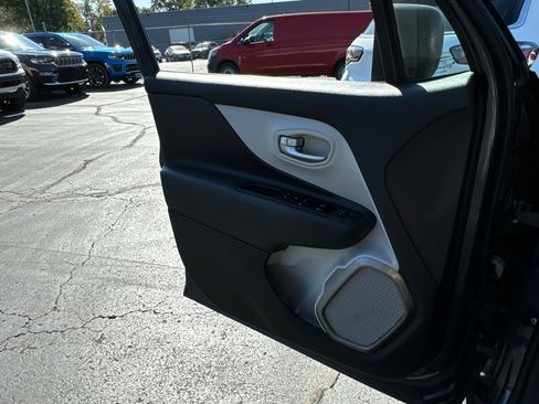 Used 2022 Jeep Renegade Latitude image 15