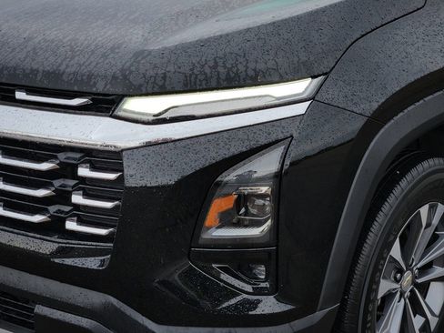 Used 2025 Chevrolet Equinox LT w/ Convenience Package II FWD image 8