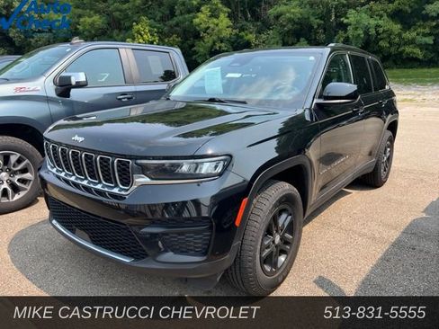 Used 2023 Jeep Grand Cherokee Laredo AWD/4WD image 1