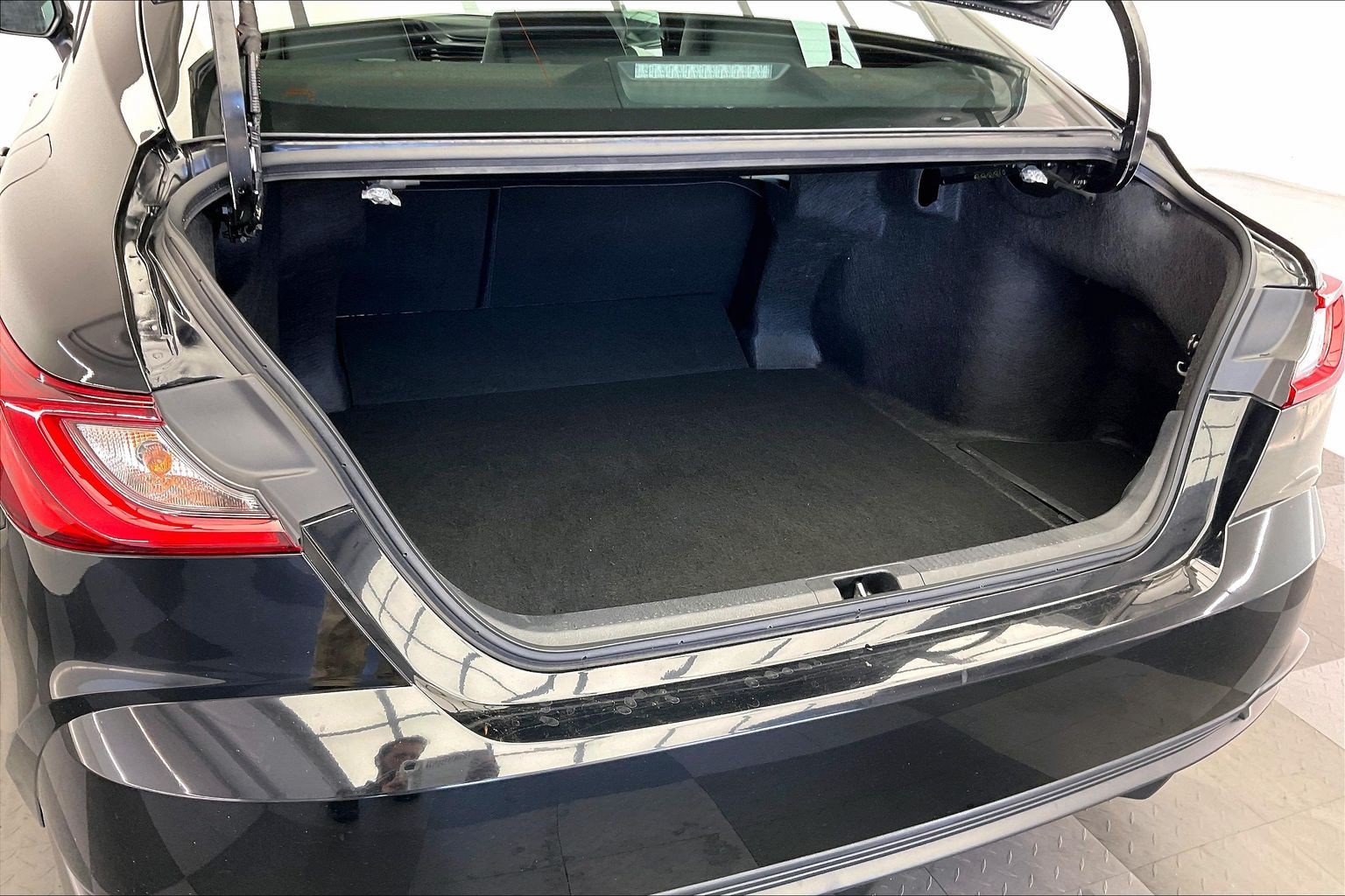 Used 2025 Toyota Camry SE FWD image 28