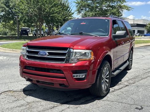 Used 2017 Ford Expedition XLT AWD/4WD image 2