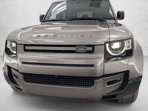 Used 2025 Land Rover Defender 110 X-Dynamic SE image 11