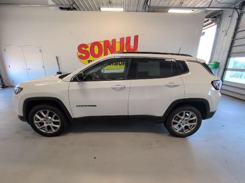 Used 2022 Jeep Compass Latitude AWD/4WD image 2