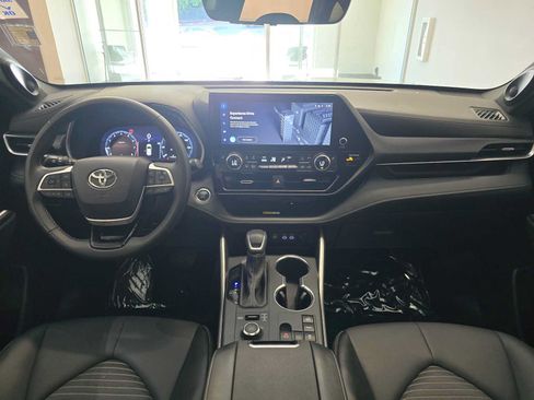 Certified 2025 Toyota Highlander XSE AWD/4WD image 10