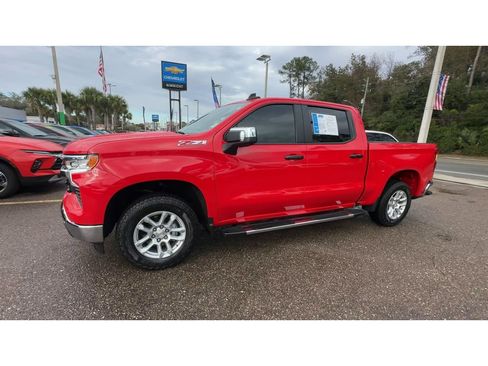 Used 2024 Chevrolet Silverado 1500 LT w/ Z71 Off-Road Package image 6