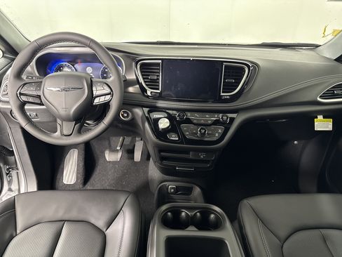 New 2026 Chrysler Pacifica Select w/ S Appearance Package image 12