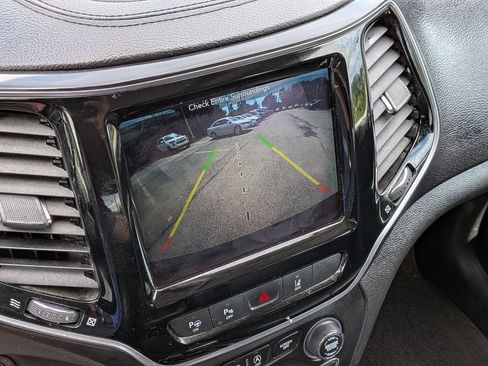 Used 2019 Jeep Cherokee Limited w/ Technology Group AWD/4WD image 19