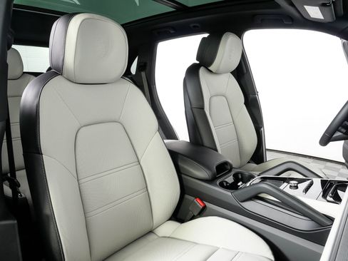New 2026 Porsche Cayenne S AWD/4WD image 25