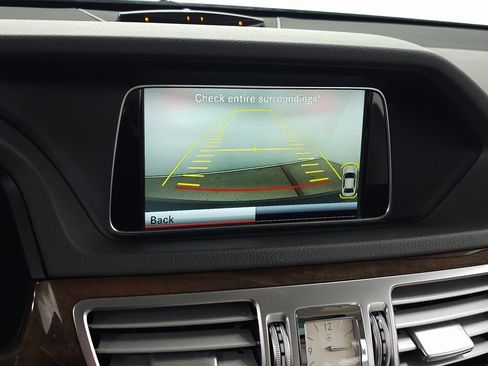Used 2014 Mercedes-Benz E 350 4MATIC Sedan image 23
