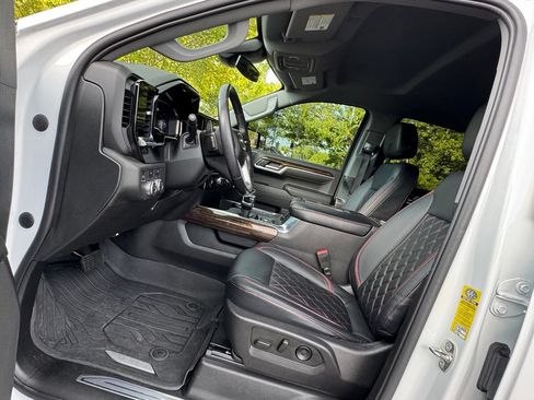 Used 2022 GMC Sierra 1500 Elevation w/ LPO, Elevation Black Package AWD/4WD image 17