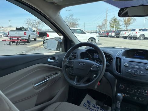 Used 2017 Ford Escape SE image 45