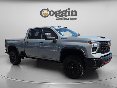 Certified 2025 Chevrolet Silverado 2500 ZR2 w/ Technology Package AWD/4WD image 7