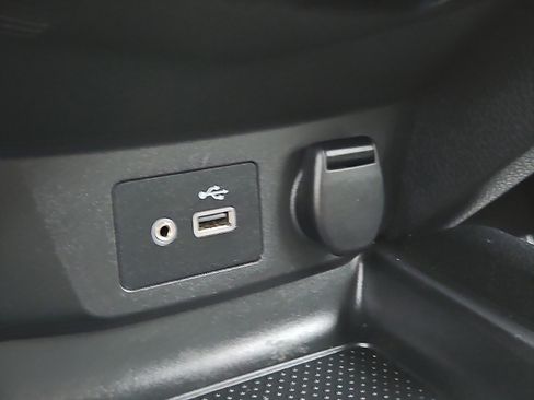 Certified 2018 Nissan Rogue SV image 19