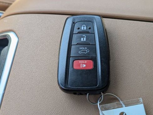 Used 2022 Toyota Highlander Platinum image 35