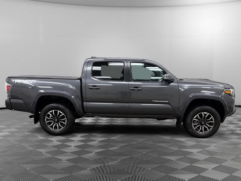 Used 2022 Toyota Tacoma TRD Sport w/ Technology Package image 6