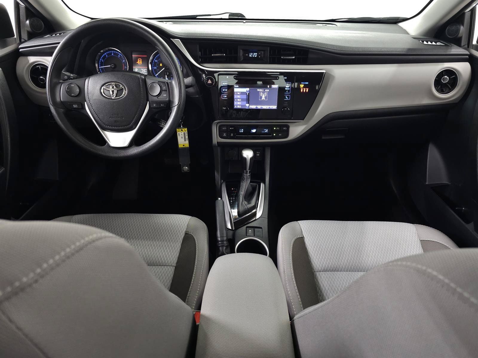 Used 2018 Toyota Corolla LE FWD image 11
