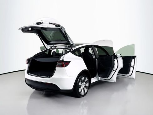Used 2023 Tesla Model Y Long Range AWD/4WD image 33