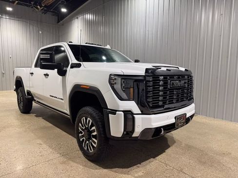 Used 2024 GMC Sierra 2500 Denali Ultimate AWD/4WD image 4