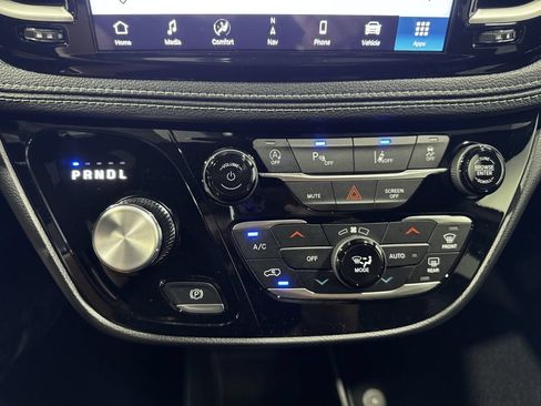 New 2027 Chrysler Pacifica Select w/ Family Tech Group AWD/4WD image 36