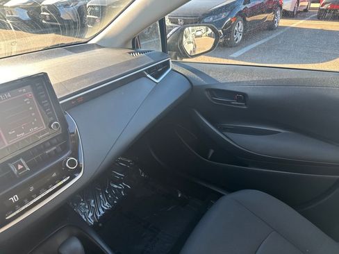 Used 2022 Toyota Corolla LE image 29