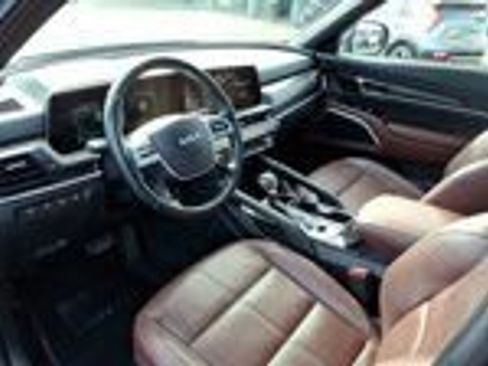 Used 2023 Kia Telluride EX w/ EX Captain's Chair Package image 11