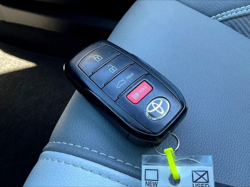 Used 2025 Toyota Camry SE w/ Convenience Package FWD image 14